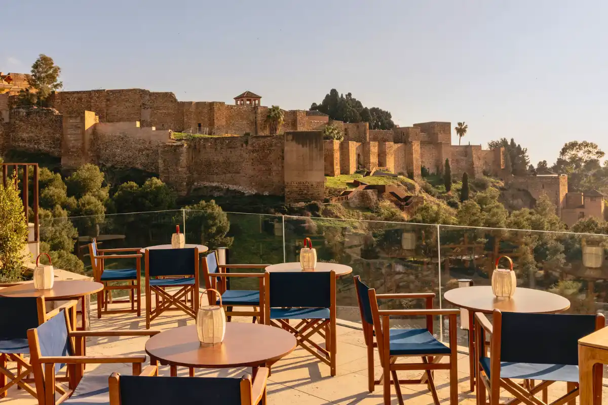 Terrace tables facing the Alcazaba fortress at Canitas Maite, ME Malaga