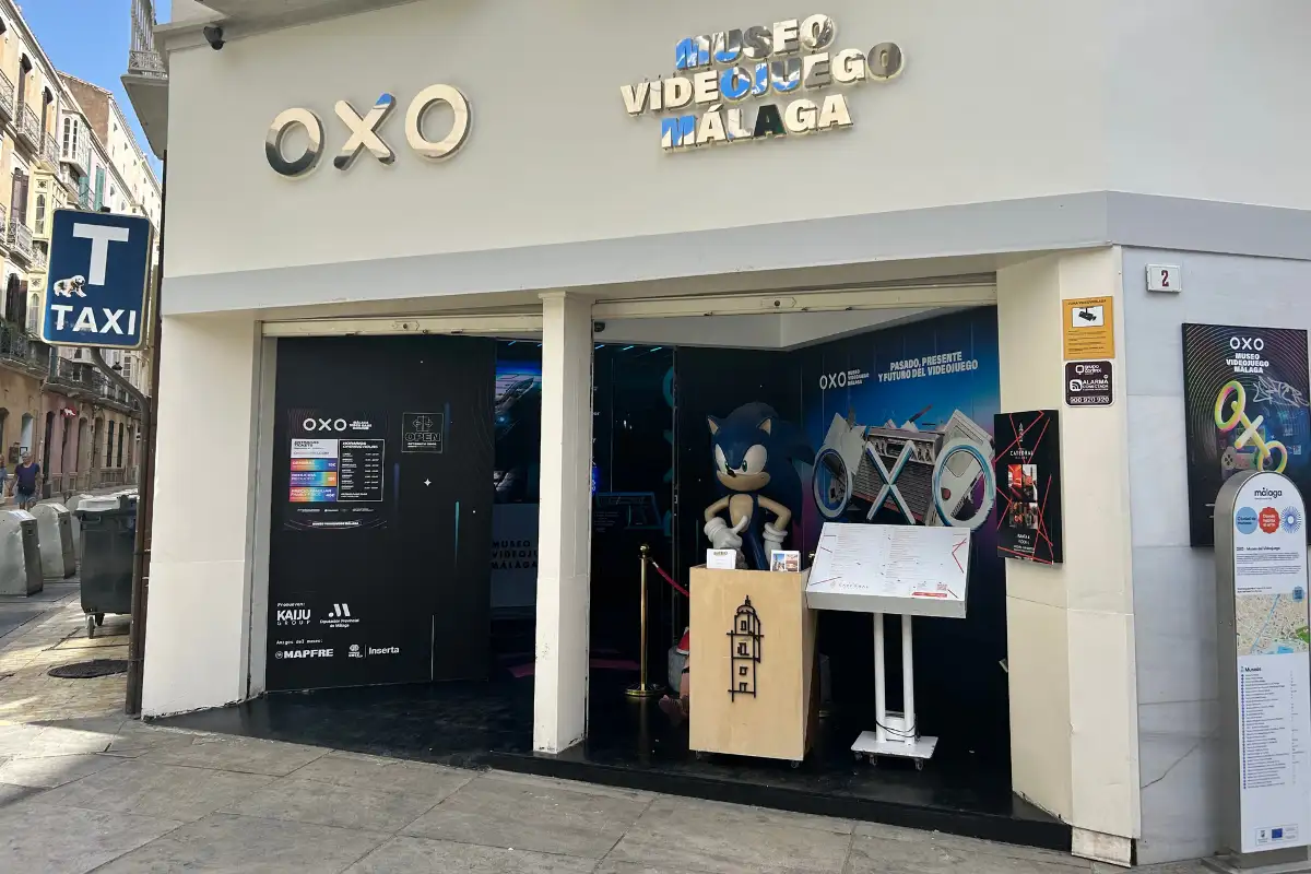 OXO game shop street entrance below Terraza Catedral rooftop bar in Malaga