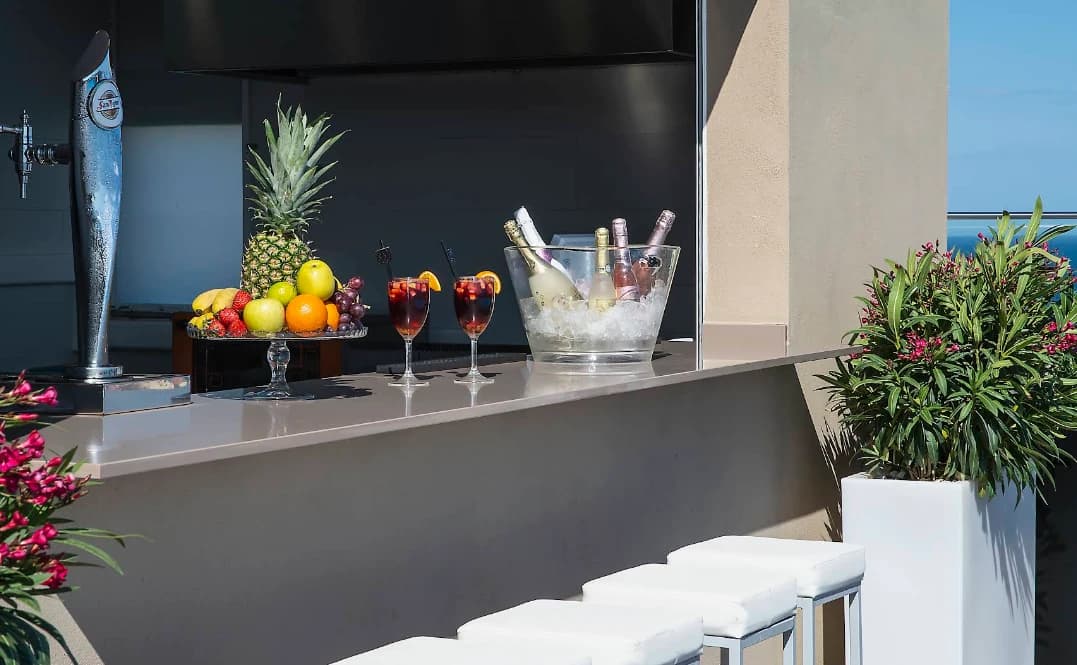 Bar counter with fresh fruit and chilled wine overlooking the sea at Sky Bar El Puerto, Fuengirola